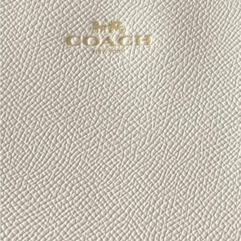 Coach Wristlet in Cream 6.1/2”x 4” Pre-loved - Picture 7 of 14